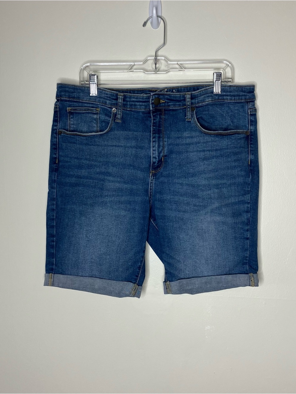 Universal Thread denim jean high rise Bermuda shorts 18